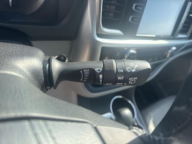 2016 Toyota Highlander Base