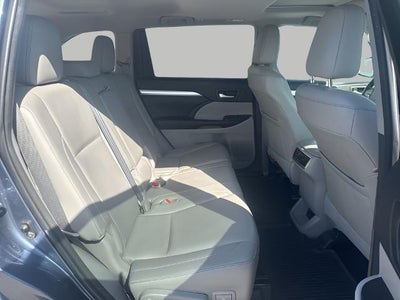 2016 Toyota Highlander Base