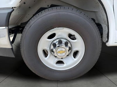 2025 Chevrolet Express Passenger 1LT