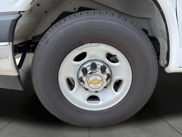 2025 Chevrolet Express Passenger 1LT