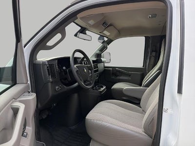 2025 Chevrolet Express Passenger 1LT
