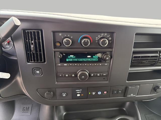 2025 Chevrolet Express Passenger 1LT