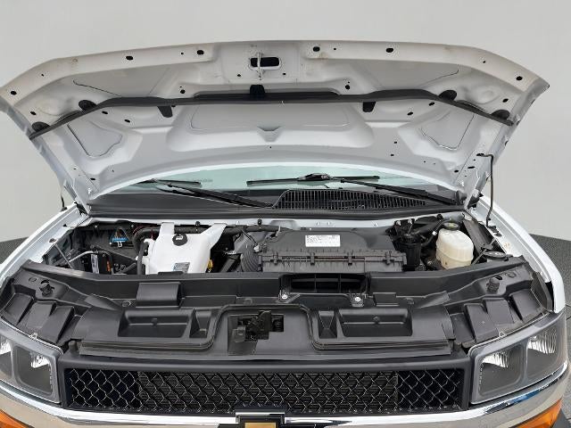 2025 Chevrolet Express Passenger 1LT