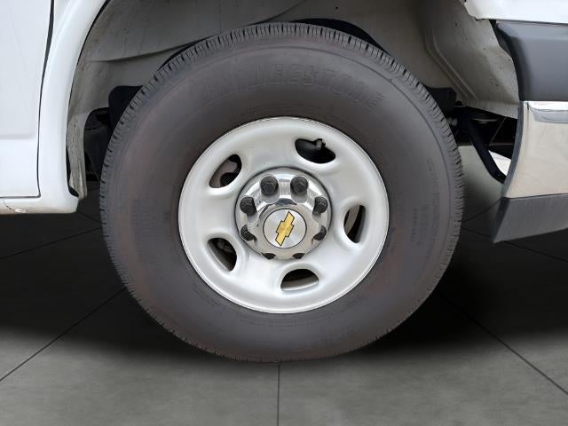 2025 Chevrolet Express Passenger 1LT