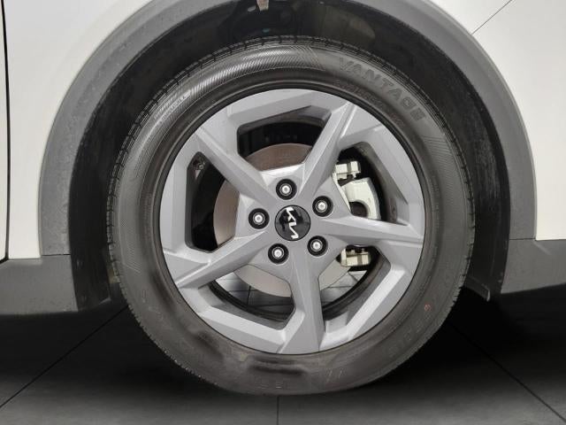 2025 Kia K4 LXS - Photo 31