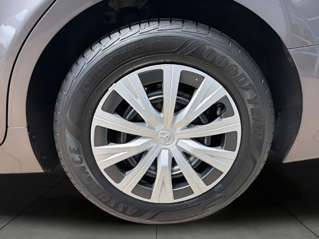 2019 Toyota Camry Hybrid LE